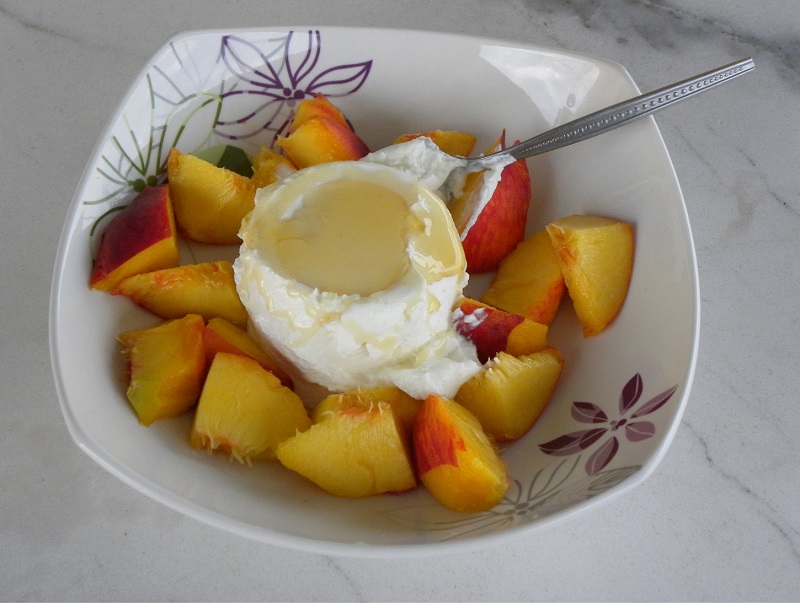 Diet yiaourtoglyko with peach image