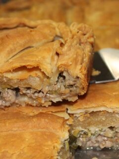 Greek Kreatopita meat pie image