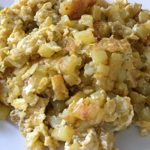 Patates me Avga (Potatoes with eggs)