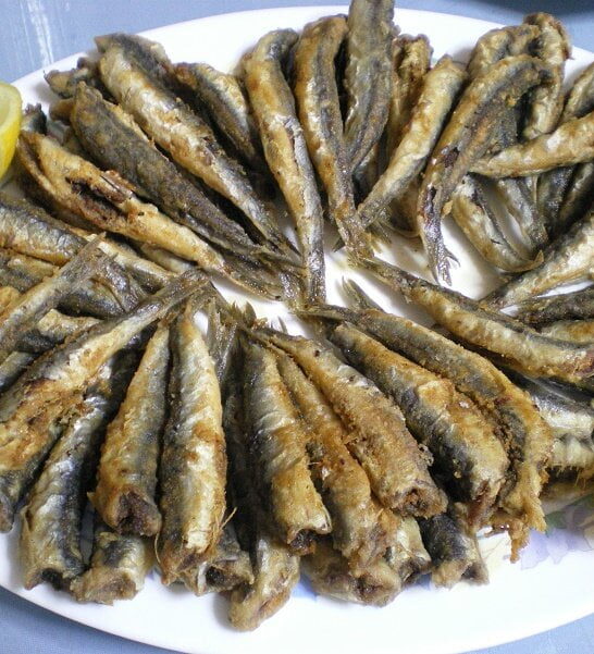 Gavros tiganitos (fried Anchovies)