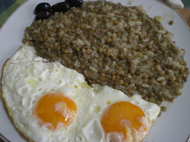 lentils fakes with eggs image