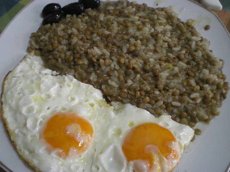 Fakes Moutzentra –  Cypriot Lentils with Rice