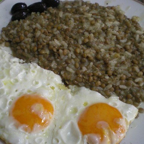 Fakes Moutzentra –  Cypriot Lentils with Rice