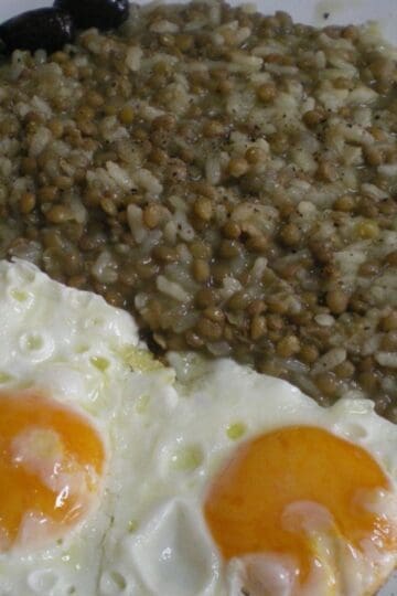 lentils fakes with eggs picture