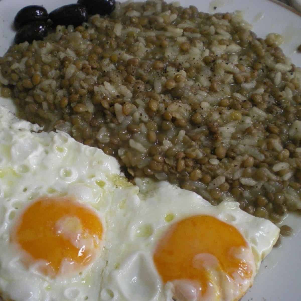 lentils fakes with eggs picture