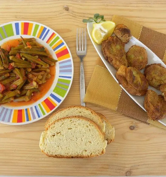 Easy way to clean Okra and Stewed Okra (Mpamies Giahni)