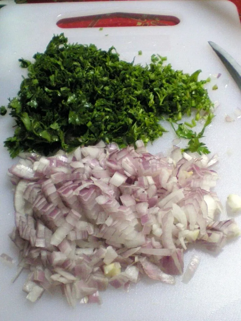 Finely chopped parsley and onion image