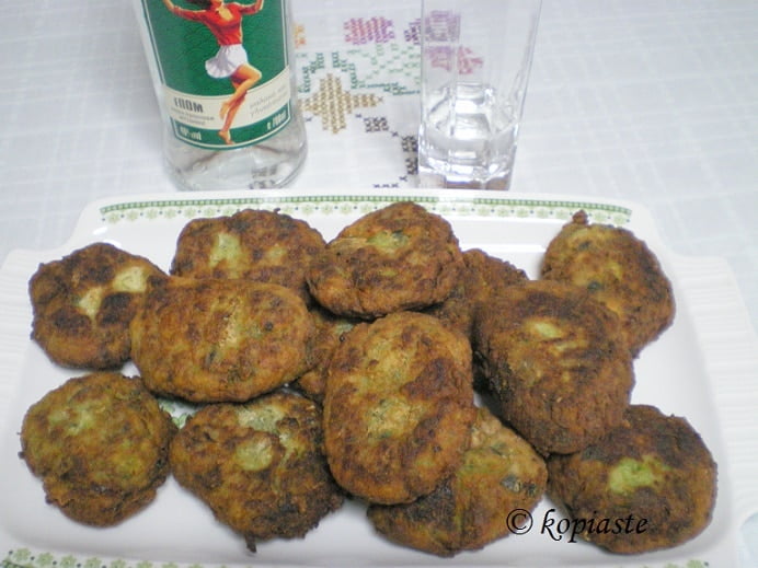 Kolokythokeftedes zucchiini fritters picture