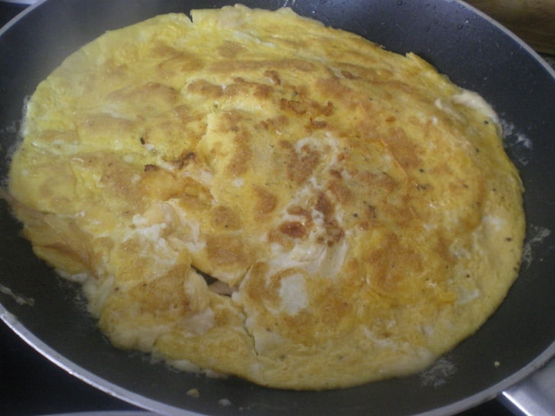 Omelet with ham and cheese image