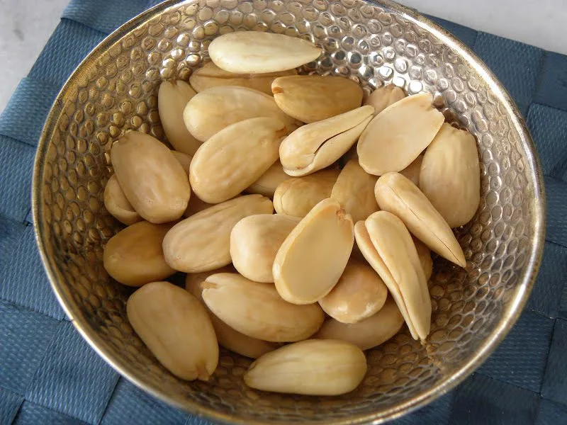 Roasted almonds image