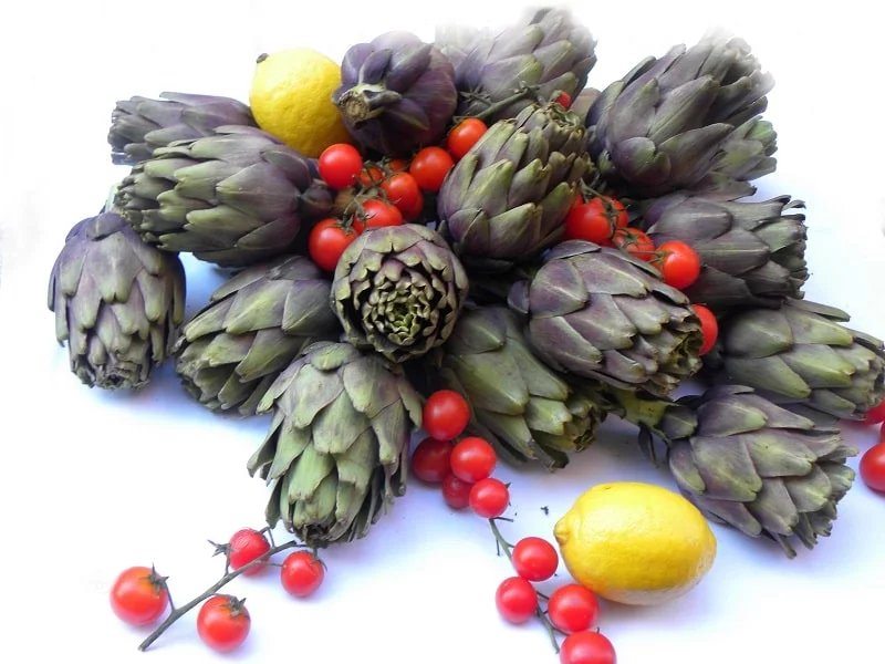 artichokes and baby tomatoes image