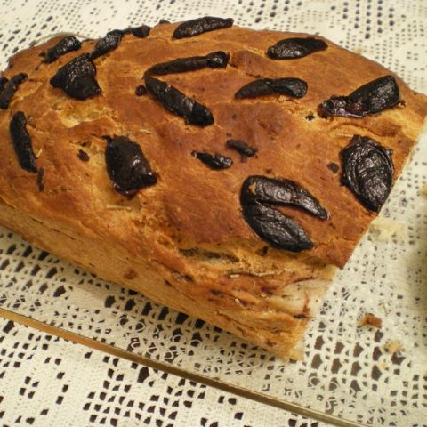 olive bread cut image