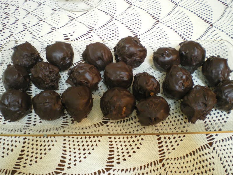 Chocolate truffles picture