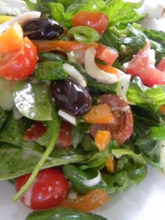 Greek-style Spinach salad image