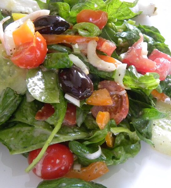 Greek-style Spinach salad