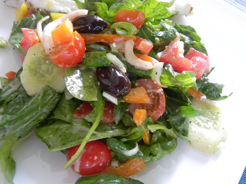 Greek-style Spinach salad image