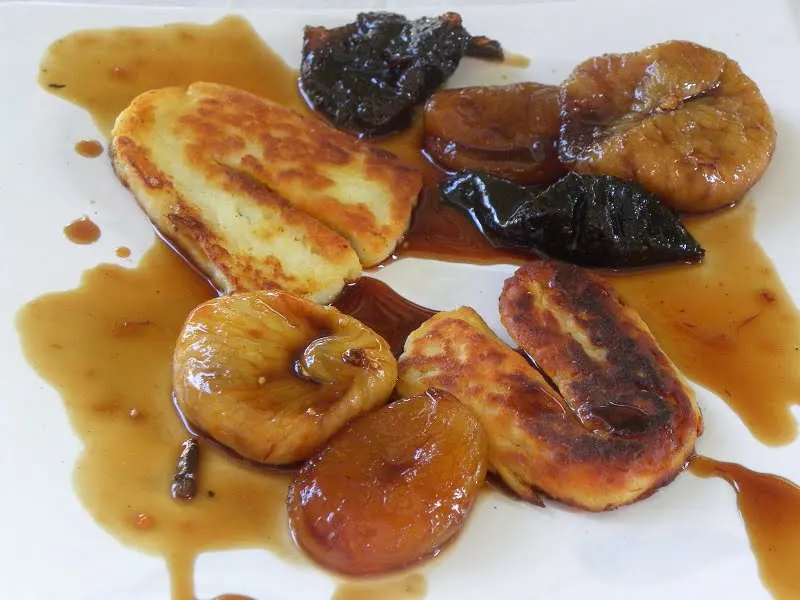 Halloumi with caramelized fruit photo