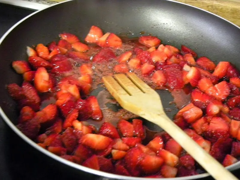 Cooking strawberry sauce image