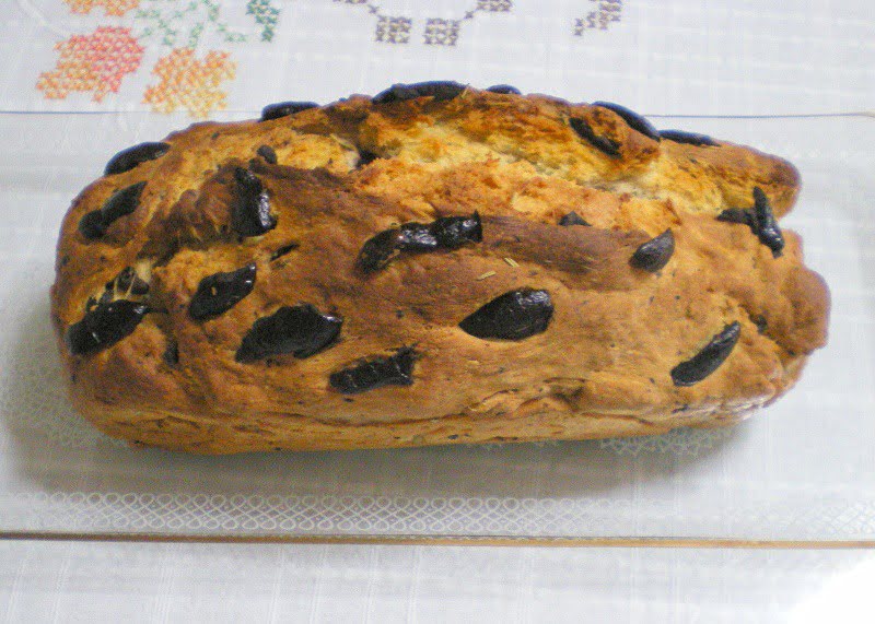 Eliopsomo (olive bread)