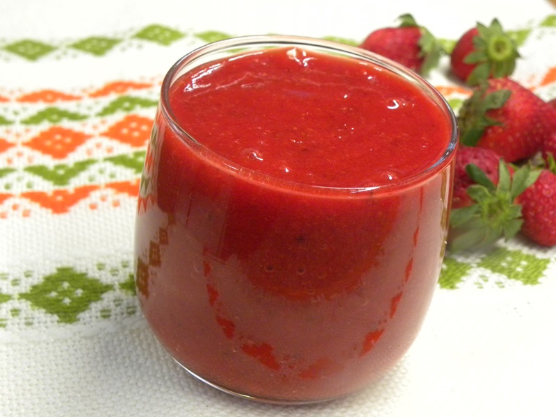 Strawberry sauce or coulis image