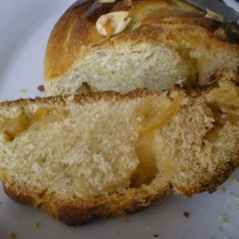 Tsourekia with lemon marmalade filling