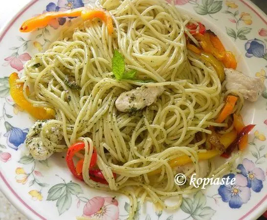 Spaghetti with Chicken and Pesto
