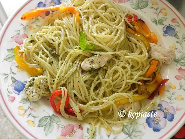 Spaghetti with Chicken and Pesto