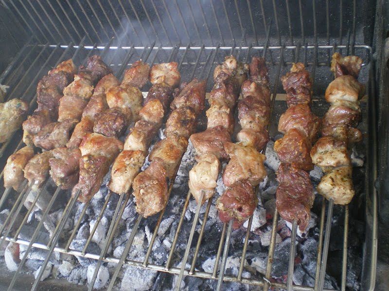 grilling souvlakia image