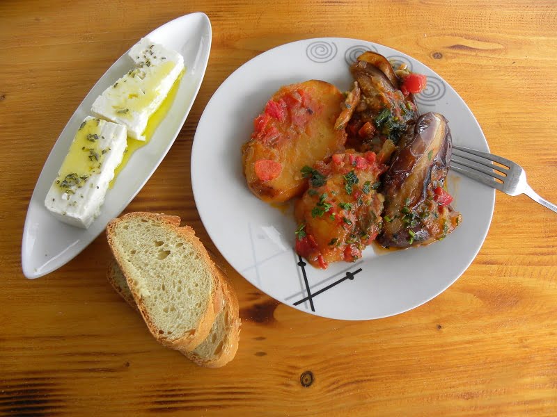 Vazania (melitzanes) giahni (stewed eggplants) - Kopiaste..to