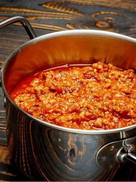 Makaronia me Kima (Greek Spaghetti with Meat Sauce)