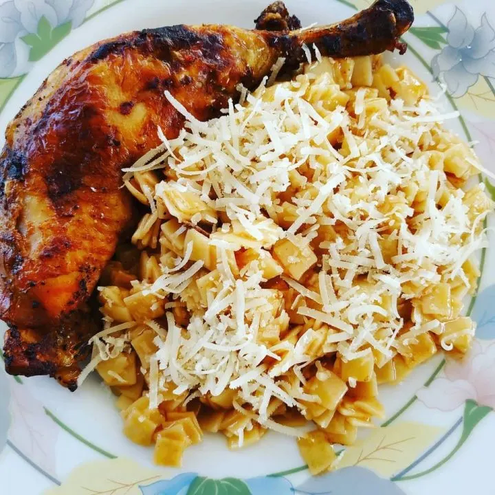 Chicken thigh with hilopites pasta image
