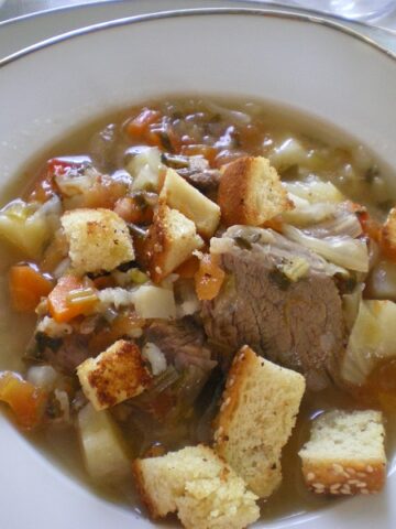 Kreatosoupa (Veal Soup with Vegetables)