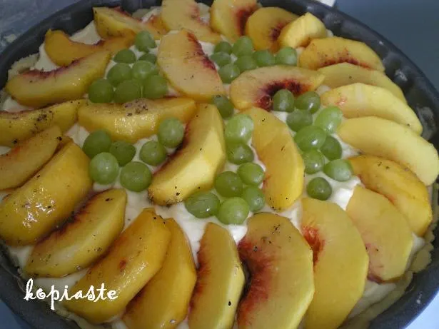 peach and grapes tart image