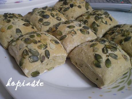 Whole Wheat Rolls with Sunflower Seeds