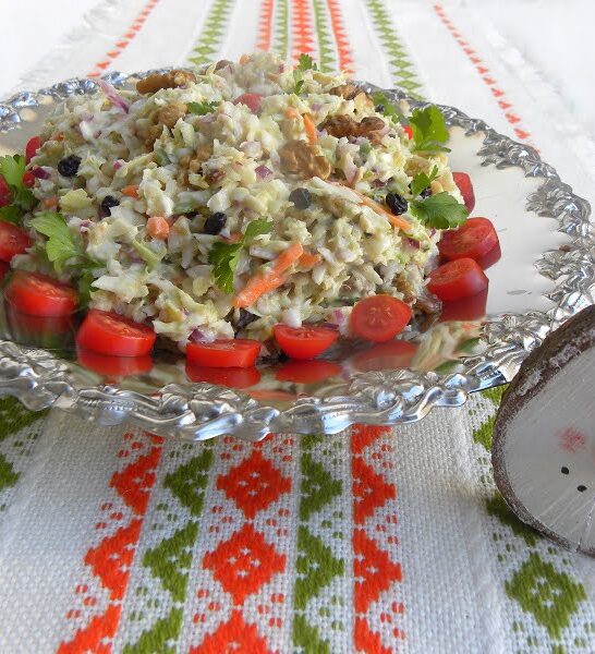 Lahanosalata (Festive Coleslaw salad)