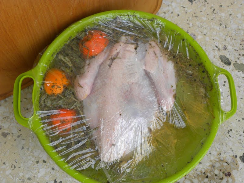 wet brining turkey image