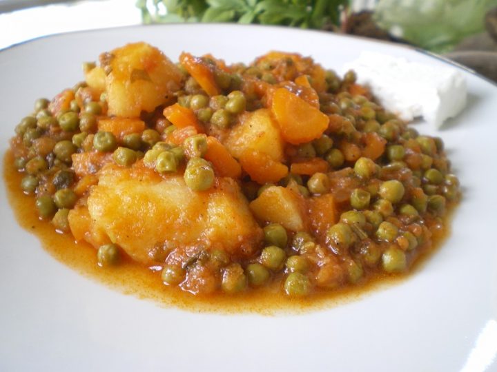 arakas-laderos-peas-with-carrots-kopiaste-to-greek-hospitality