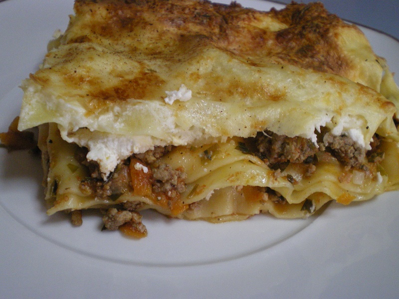 Lasagna with ground meat and anthotyros image