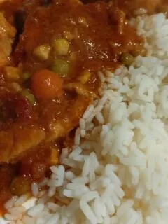 Greek-style chicken curry with rice image
