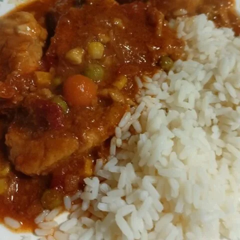 Greek-style chicken curry with rice image