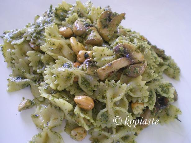 Farfalle with cashews image