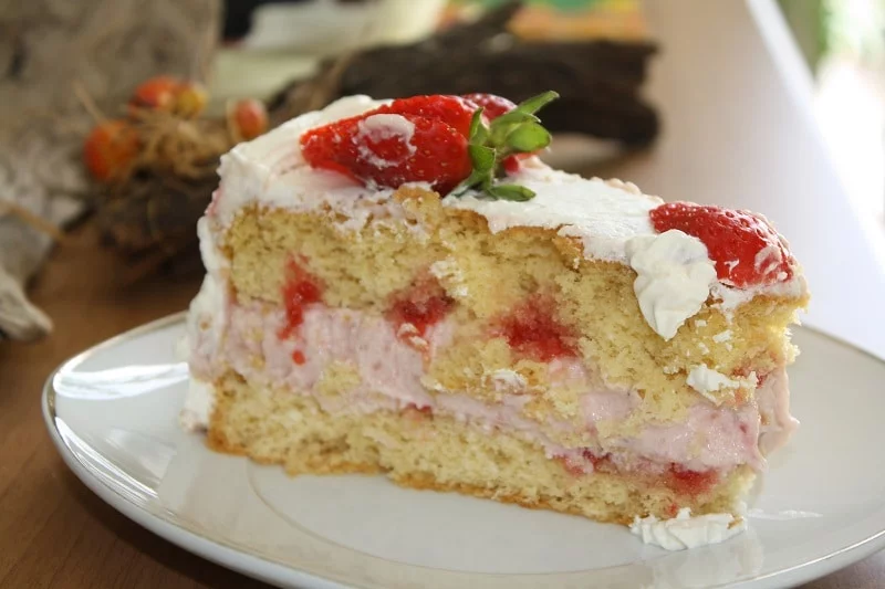 White Chocolate and Strawberry Mousse Cake2