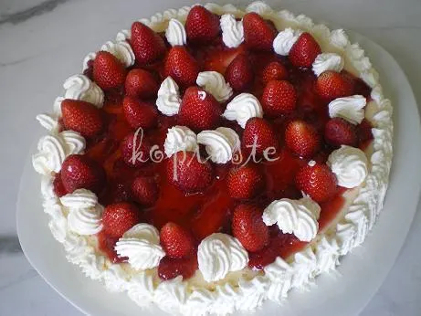 strawberry-and-greek-yoghurt-cheesecake1