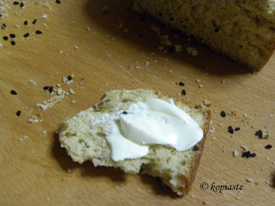 beer bread with butter image