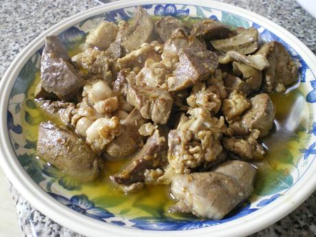 Fried goat liver with whiskey and herbs