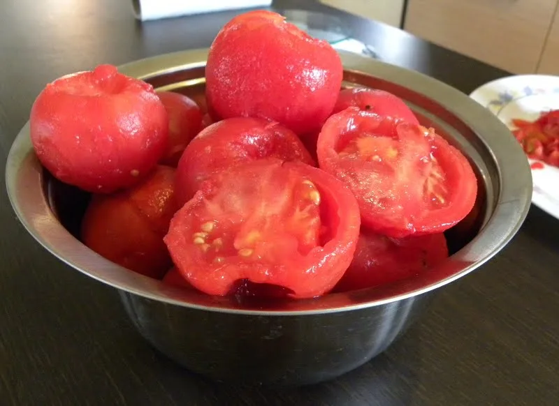 Peeled tomatoes image