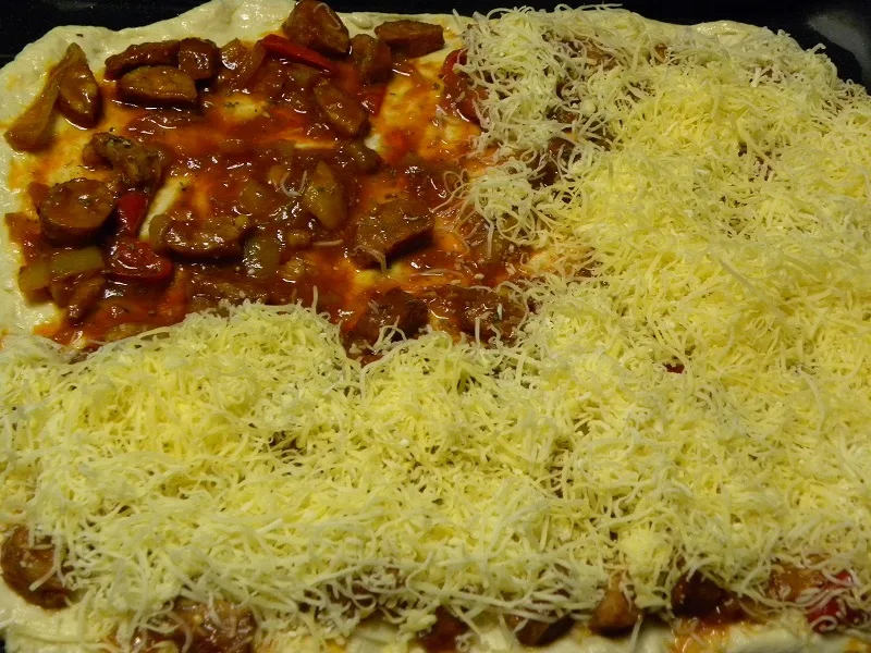 Spetzofai pizza preparation image