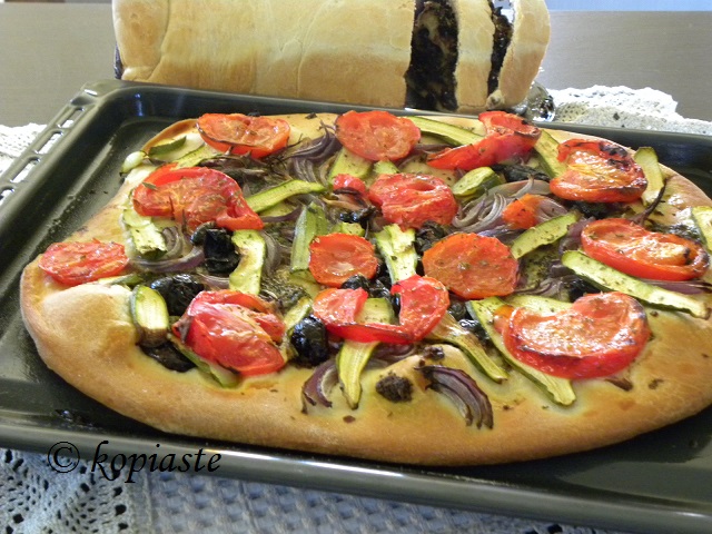 Vegan pizza with eliopita