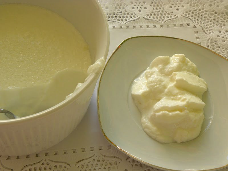 How to make Yiaourti Strangisto (Greek Yoghurt)