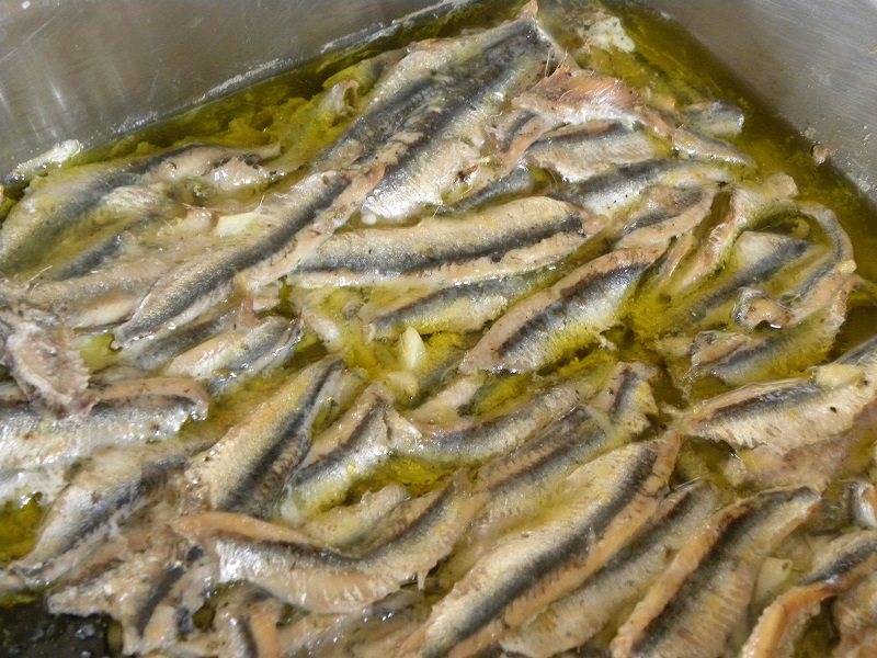 Gavros ladorigani with garlic image